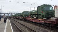 Эшелоны с военной техникой остановились на железнодорожном вокзале Барнаула