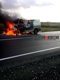 Автомобиль горел очень красиво