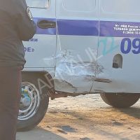 Вмятина на машине полиции