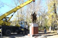 Маркс и Энгельс в подвешенном состоянии