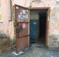 Так выглядит подъезд дома на Тимуровской