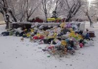 Фотографии переполненной площадки на улице Барнаульской в Новоалтайске возмутили горожан