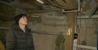 Жильцы показывают трещины на доме