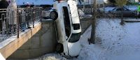 Очевидцы пытаются помочь