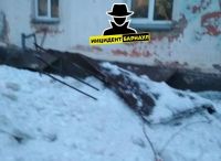 Упавшее ограждение крыши