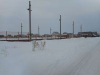 Неподалеку от пивной также находится хоккейная коробка