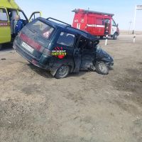 У отечественного авто от удара отвалилось колесо
