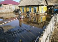 Вода подошла к домам