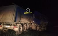 От удара кабину Scania развернуло