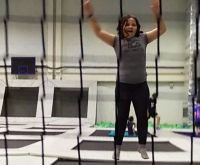 Довольная посетительница «Пружины»