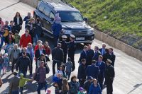 Водитель главы города припарковался тут же, недалеко от воды