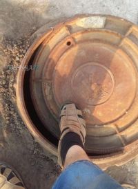 Крышка люка оказалась не закреплена