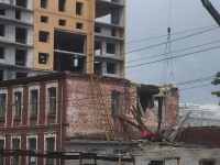 Фрагмента стены здание лишилось достаточно быстро