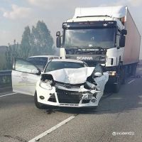 Грузовик едва не смял заднюю часть кузова