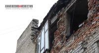 Кирпичи продолжают осыпаться