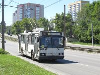 На таких троллейбусах белого цвета XX века передвигаются барнаульцы