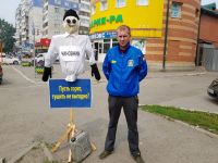 Партийцы устроили целую инсталляцию