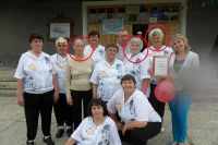 Погибщие артистки выделены на фото