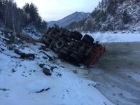 Перевернувшийся большегруз