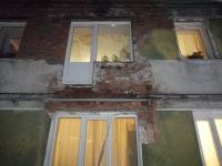 Суровая борьба с курением на балконах