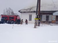 Пожарные пытались спасти магазин всеми силами