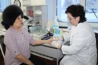 Пациенты сидят в верхней одежде