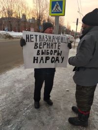 На традиционный одиночный пикет на этот раз вышел Виктор Рау