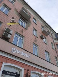 Проходя по центру города, нужно чаще поднимать голову