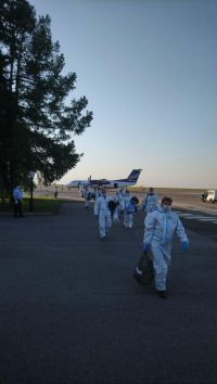 Работников месторождения доставил спецборт