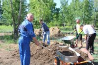 Другие представители власти также игнорировали эпидемические ограничения