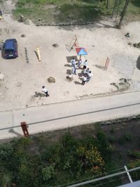 В некоторых местах голосование действительно проходит под палящим солнцем