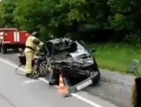 Спасатели вызволяют пострадавших