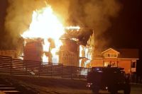 Гостевой дом был полностью охвачен огнем