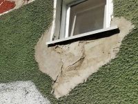 Окна грозят вывалиться из рам