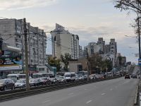 Многие день города провели в пробках