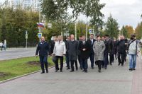 Первые лица Барнаула и края поступили более грамотно, решив размять ноги