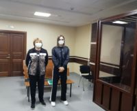 Елена Кравец (слева) с адвокатом