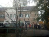 Утренняя очередь в один из корпусов поликлиники № 14