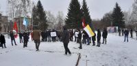 На митинге все слушали выступающих