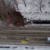 Каким образом автомобиль оказался так далеко от дороги - не ясно