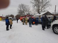 На месте работают спасатели и медики