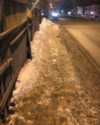Тротуар на улице Советской Армии чистить, похоже, не собираются