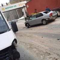 Иномарку серьезно разворотило