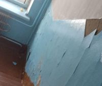 Лестничный марш тоже выглядит весьма плачевно