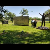 Фото бронзовой статуи