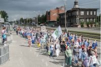 Маски носят не все участники