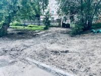 Часть изъянов, например, уничтоженные автомобилями газоны, лежит на совести самих жильцов