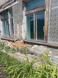 Кажется, само здание детского сада также требует большего, чем косметический ремонт