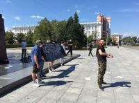 Нацболы растянули баннер