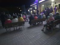 Пациенты ожидали на улице